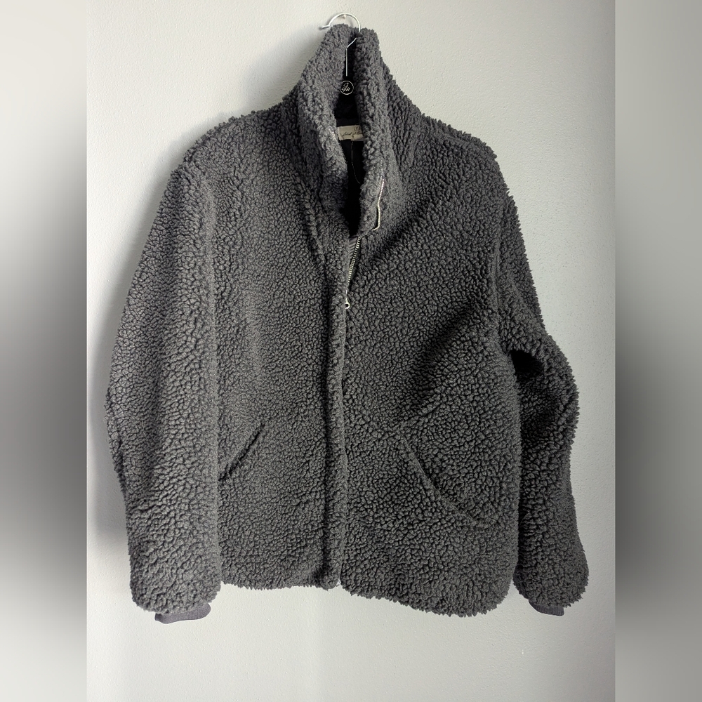 Label of graded goods Deep Gray fleece jacket women's size small 21x31x 26